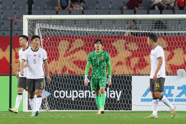 0-3不敌韩国二队！如何评价久尔杰维奇执教国足首秀？