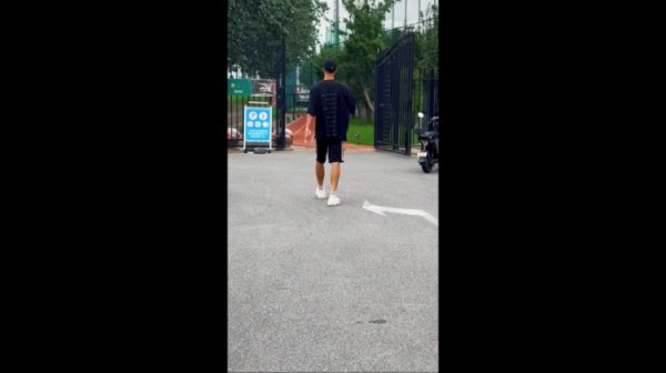 博主：国安下午开始准备比赛  与三镇的赛事  ，吴少聪、李磊现身练习  场