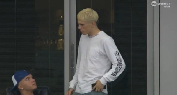 只差官宣！加纳乔出现在斯坦福桥，将观战今晚切尔西赛事