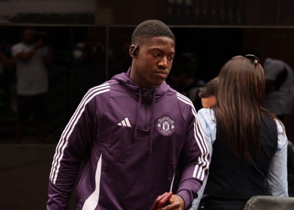 曼晚：梅努努力练习  并更换私人厨师，决心在本赛季重回杆位阵