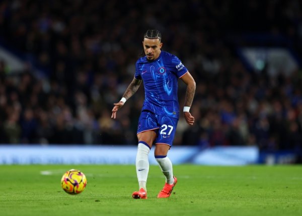 古斯托：拥有的第一件印号运动活动    服  是贝尔的；蓝军