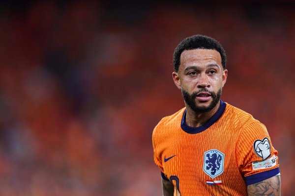 荷媒：德佩护照丢失导致错过航班，办临时证件才得以前往国家队