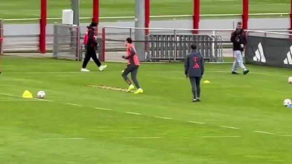 德天空：穆西亚拉今日复健    练习  ，他希望12月复出