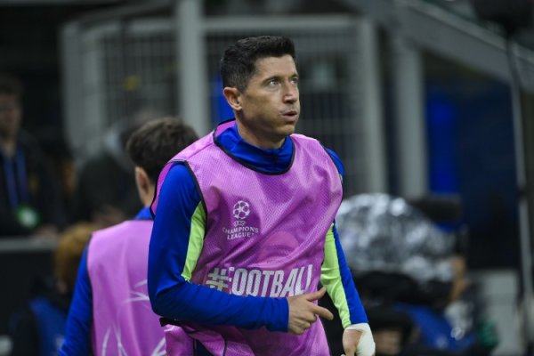 周薪54万镑！镜报：阿莫林有意签37岁莱万，拉爵不接受高工资