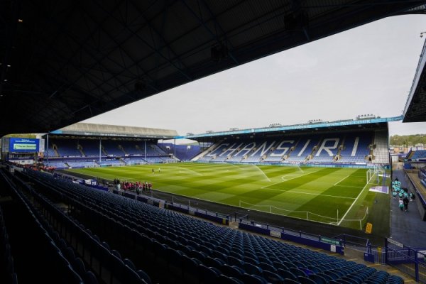 队报：谢周三破产扣分后，球迷们买门票、买商品拯救俱乐部