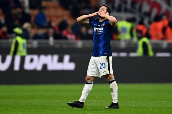 恰尔汗奥卢：国米的目标始终远大，主帅给予了我们巨大的帮助