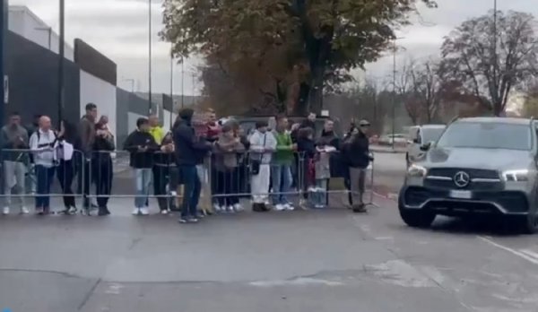 将于今日签约并官宣！迪马：斯帕莱蒂已抵达尤文练习  基地