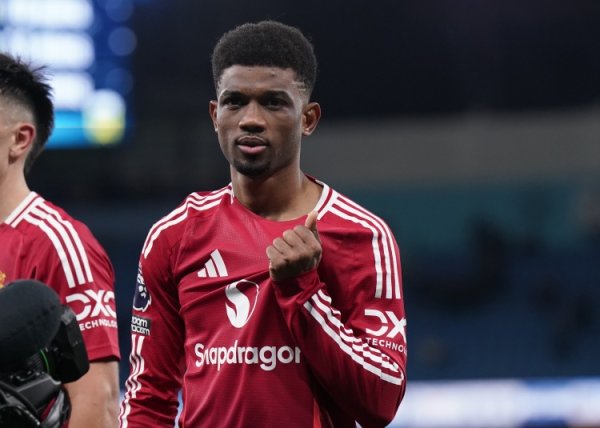 对阵利物浦上半场阿玛德2关键传送球  +1过人成功，比其他人