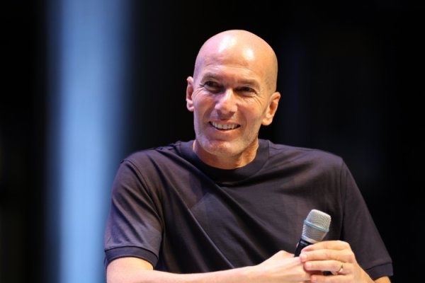 高价买票啥都没！RMC：齐达内出席活动引混乱，签名会直接被取