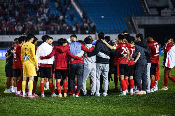 津媒：亚泰降级有外因更有自身问题，阵形    缺陷+外援引进