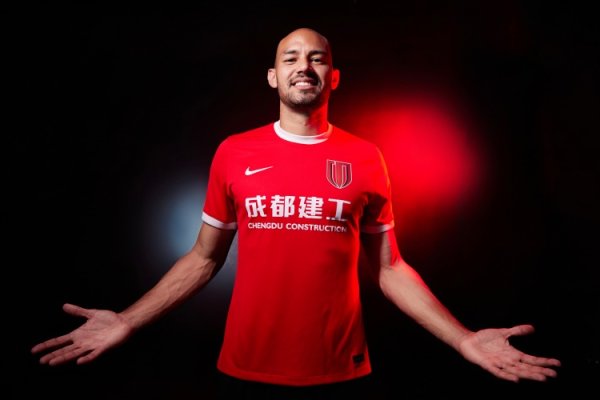 费利佩对阵青岛西海岸攻入过5粒中超得分  ，是对阵单一对手最