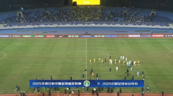 蓉城与西海岸赛事  结束后，双方球员握手环节再次迸发  冲突