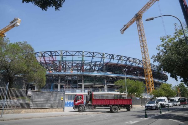 人气火爆！跟队记者：巴萨诺坎普透明  练习  门票已售罄