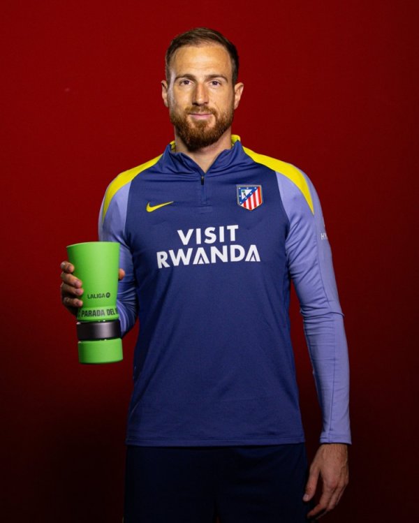 对阵奥萨苏纳第90分钟神扑！奥布拉克领取西甲10月最佳抢救 