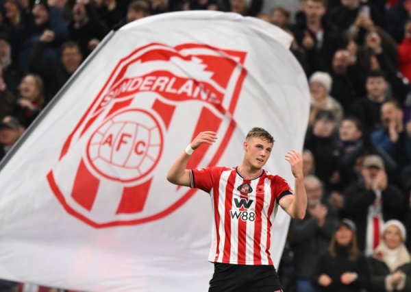 枪手跟队：巴拉德签职业合同时，有人说他为解围能把头伸进狮子嘴