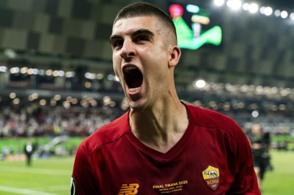 斯基拉：罗马计划与球队后场球员詹卢卡-曼奇尼续约到2029年